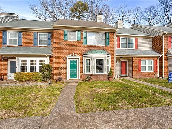 2nd image of 105 Kingsbridge Ln