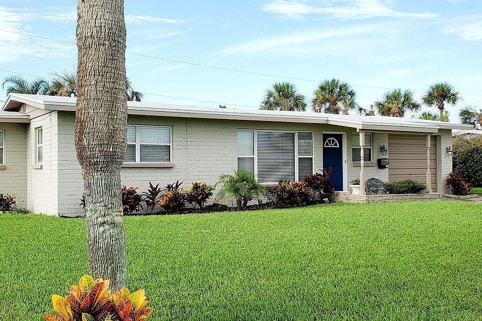 1st image of 6 Raymonde Cir