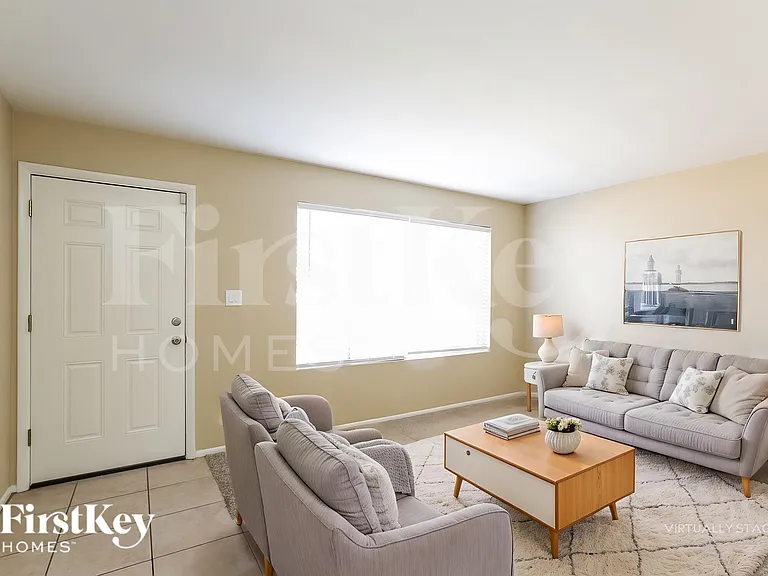 1633 W Charleston Ave — Photo 4