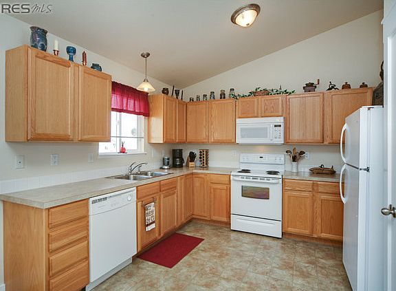 5th image of 2711 Bluebells Dr