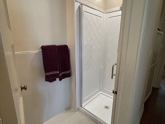 5th image of 1760 Glendon Ave