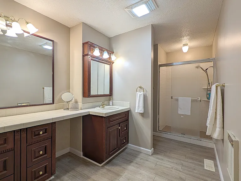 3204 W Twickingham Dr — Photo 27