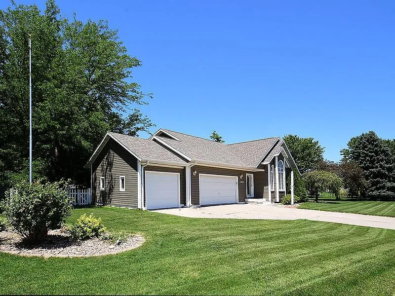 4 bed, 2.5 bath, 2153 sqft, $2,750 — Photo 3