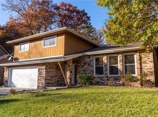 2664 S Forrest Green Dr, Decatur, IL 62521