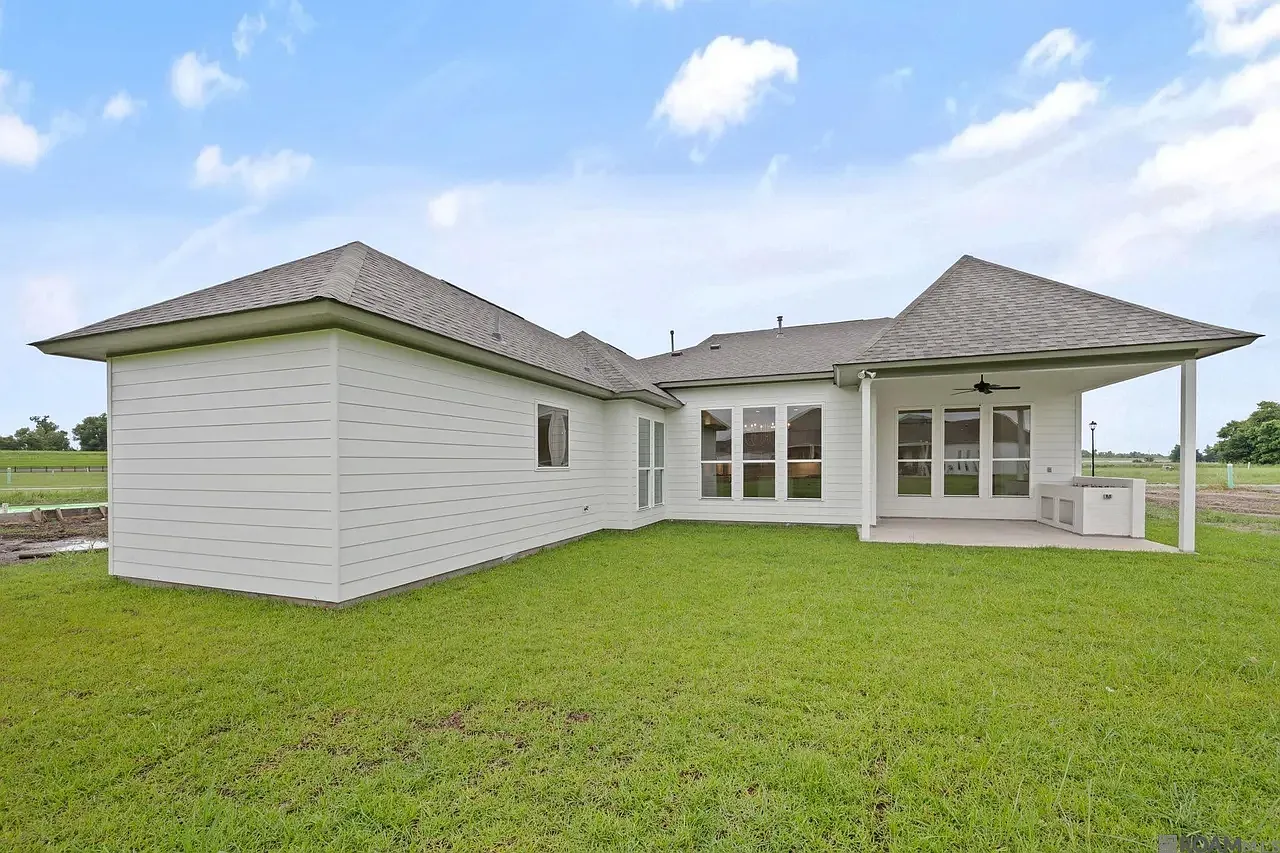 3 bed, 2.5 bath, 2227 sqft, $3,900 — Photo 4
