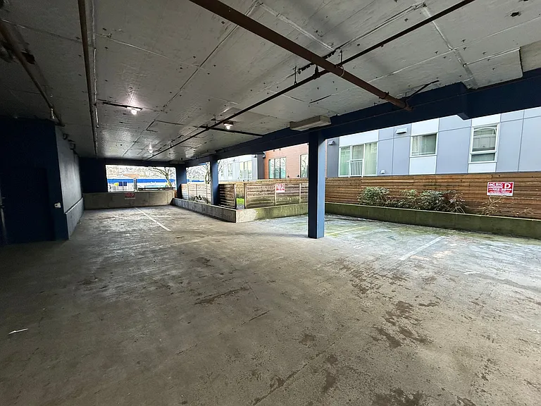Cameron Apartments — Photo 10