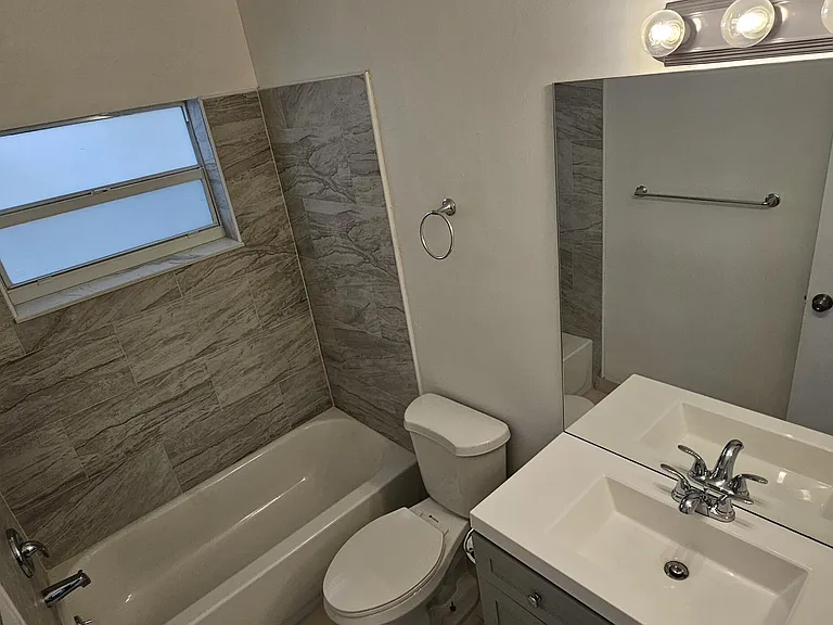 1016 Manor Dr #5C — Photo 12