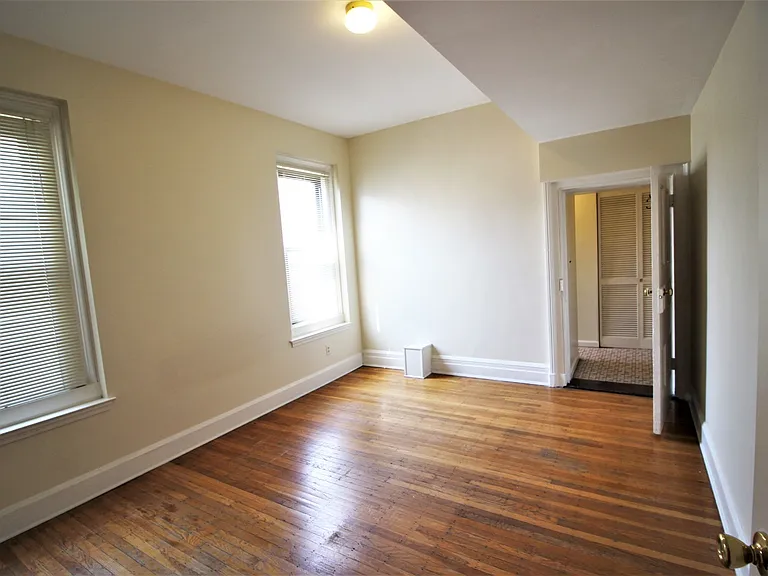 920 Saint Paul St — Photo 17