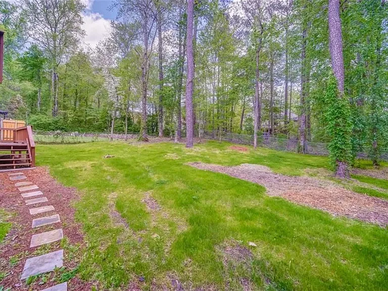 2218 Woodfern Dr — Photo 8
