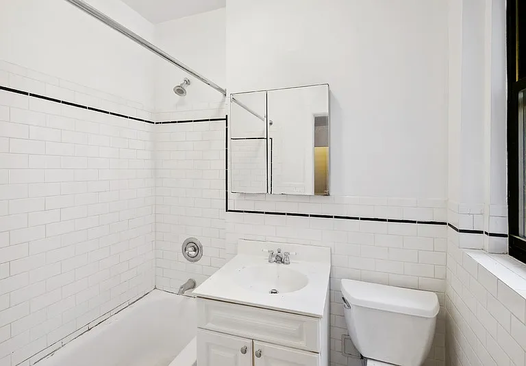 218 W 10th St #4G — Photo 7