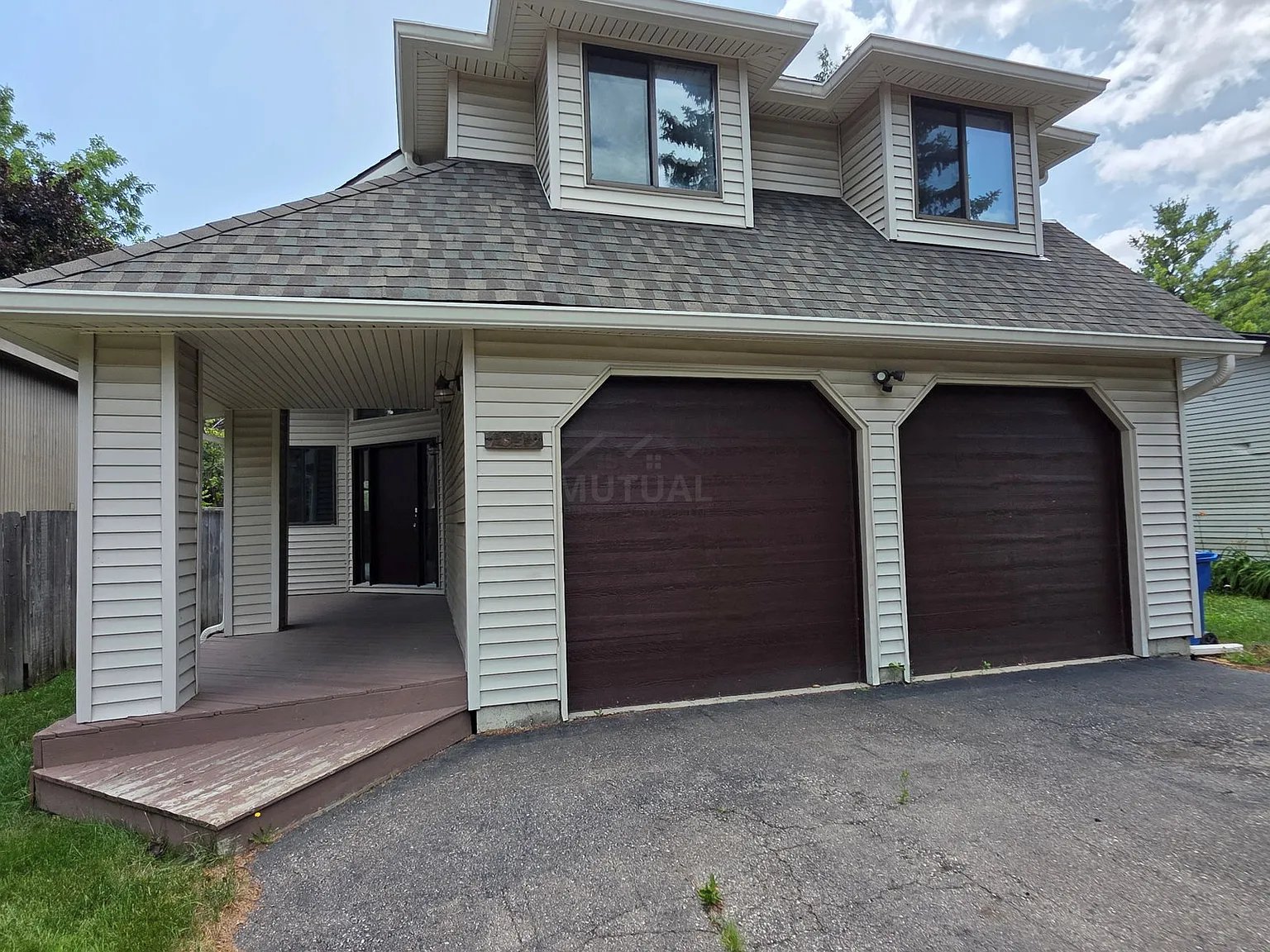 3 bed, 2.5 bath, 1854 sqft, $2,400 — Photo 2