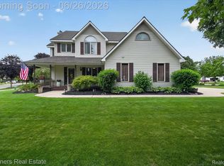 627 W Caledonia St, Howell, MI 48843