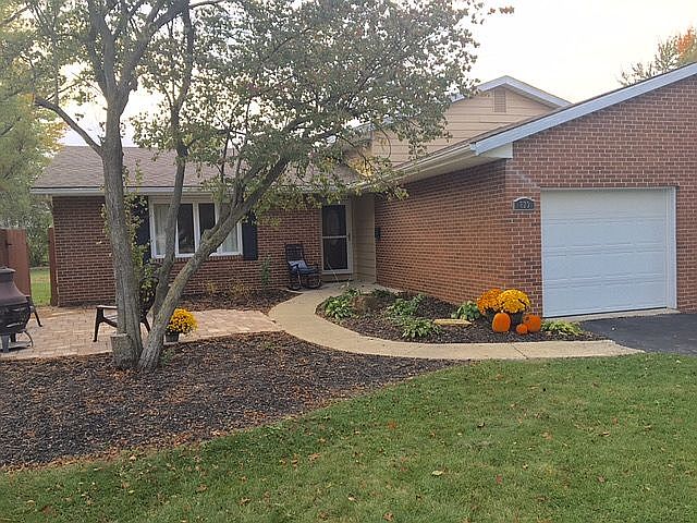 1st image of 823 Hickory Dr