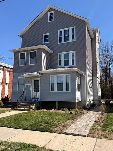45 Curtin Ave #2 Photo 1
