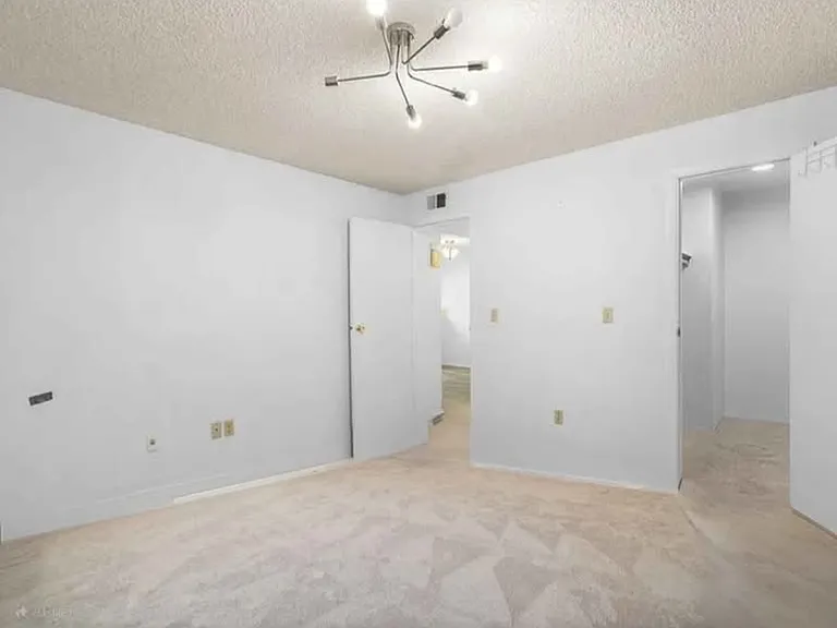 910 S Walden St #206 — Photo 11