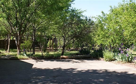 5th image of 2929 Linden Lea