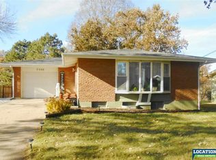 7320 York Ln, Lincoln, NE 68505