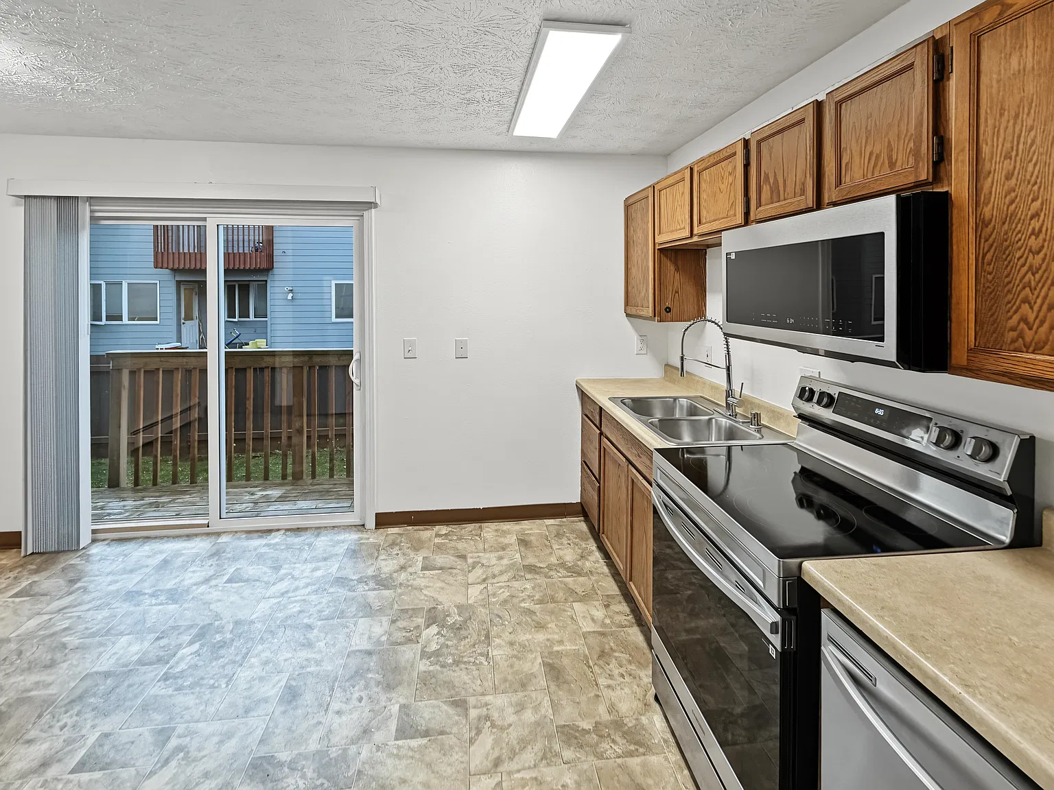 1810 East 72nd Avenue - B — Photo 2
