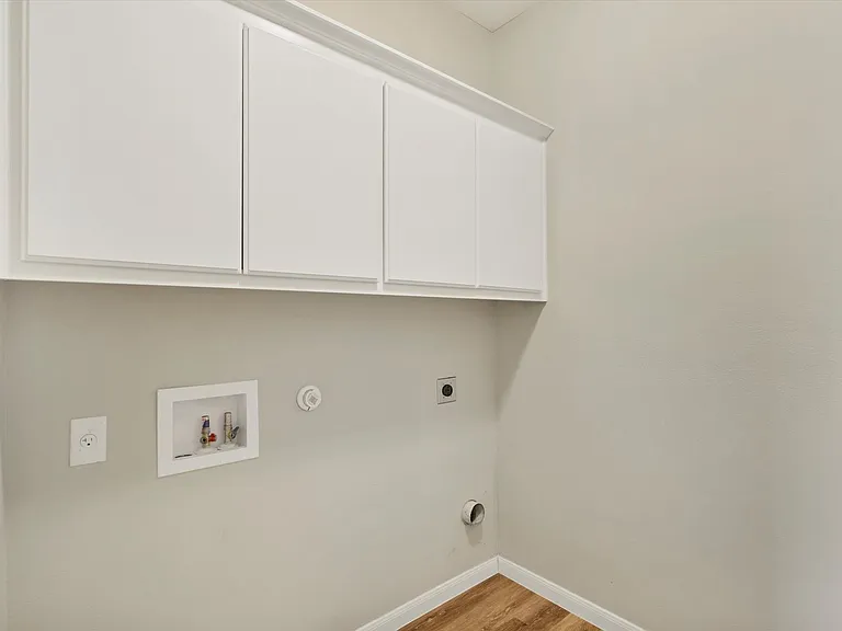 213 Grange St — Photo 15