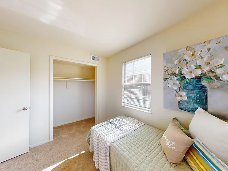 Lakewood Garden Apartments — Photo 15