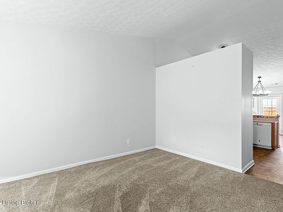 5th image of 143 Charlton Wynde Dr