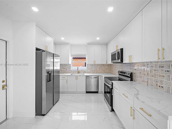 2nd image of 1625 Hollywood Blvd #1