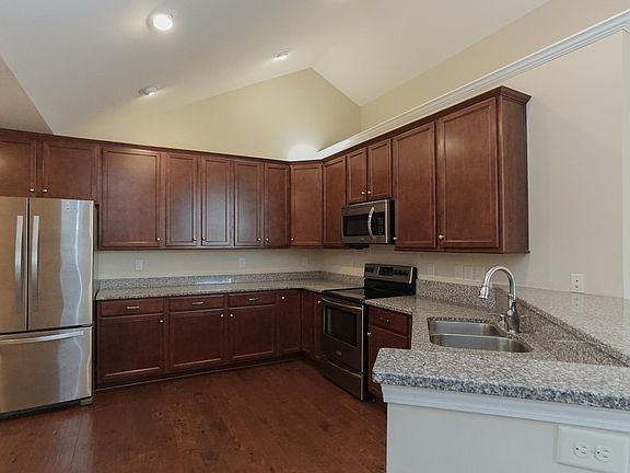 3rd image of 200 Sunset Glory Ln
