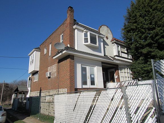 2nd image of 7435 Elmwood Ave