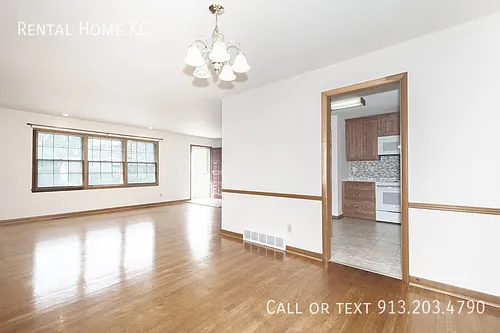 9151 Somerset Dr — Photo 11