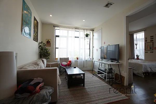 Rented by Rennit Inc. | media 4