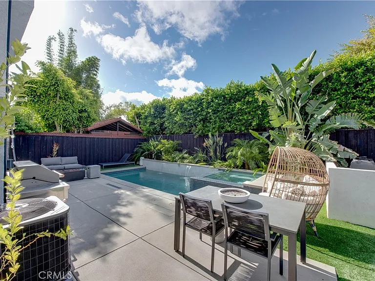7330 De Soto Ave — Photo 29