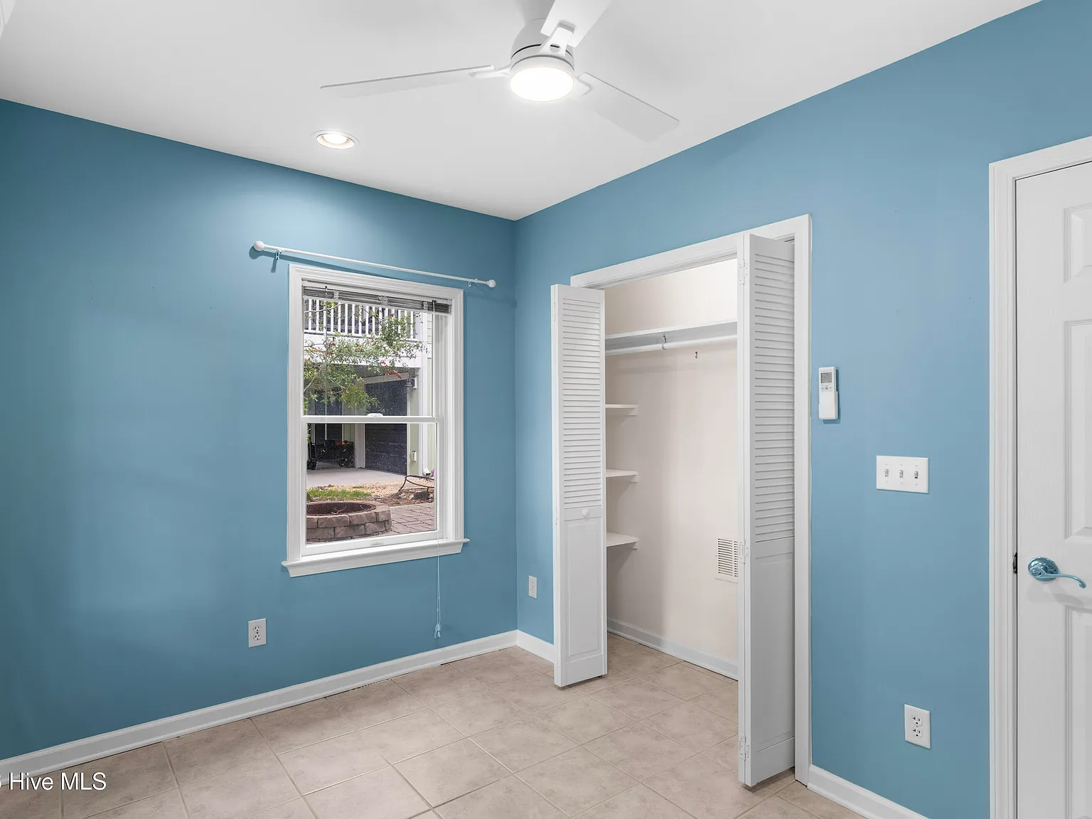 4 bed, 3.0 bath, 2302 sqft, $4,200 — Photo 2