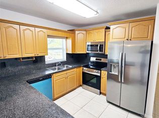 24 SW 6th St, Hallandale, FL 33009