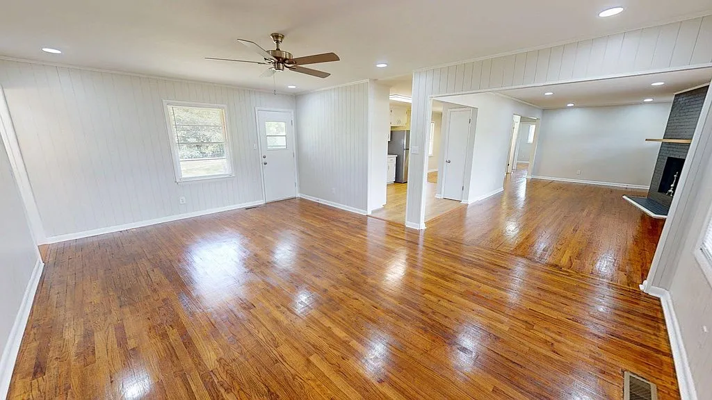 3 bed, 1382 sqft, $2,250 — Photo 3