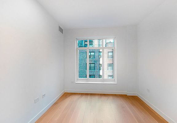 5th image of 115 E 55th St APT 9C