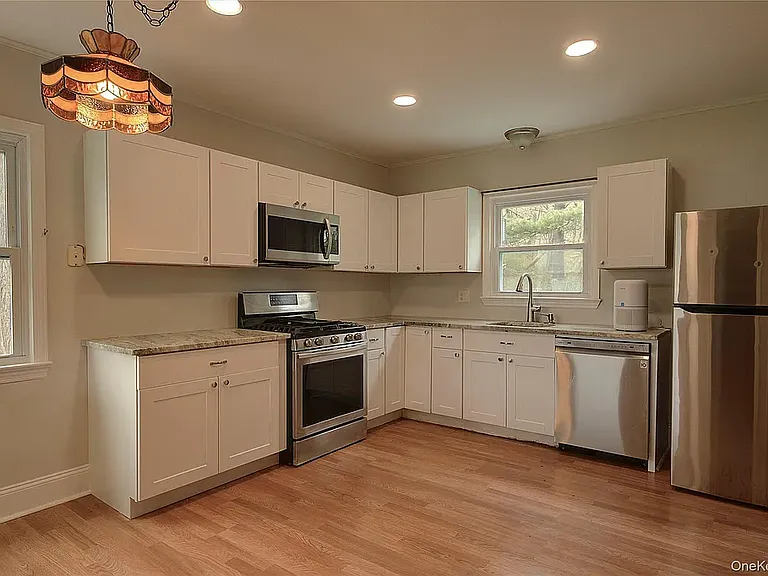 32 Burrow Dr — Photo 4