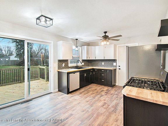 4th image of 3123 S Deerfield Ave