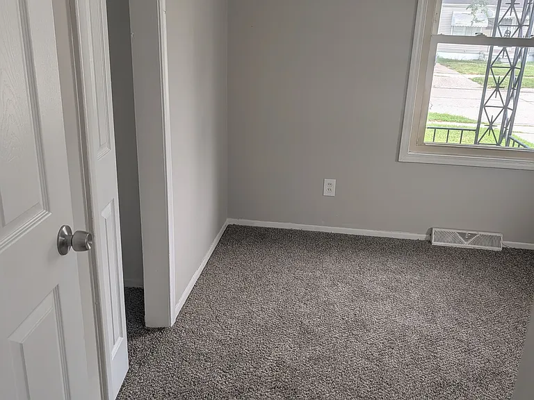 8686 Ford Ave — Photo 12