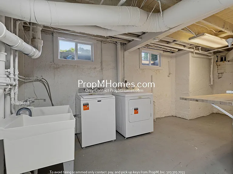 19825 SE Stark St — Photo 28
