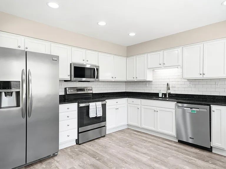 942 Rue De Palms Dr — Photo 35