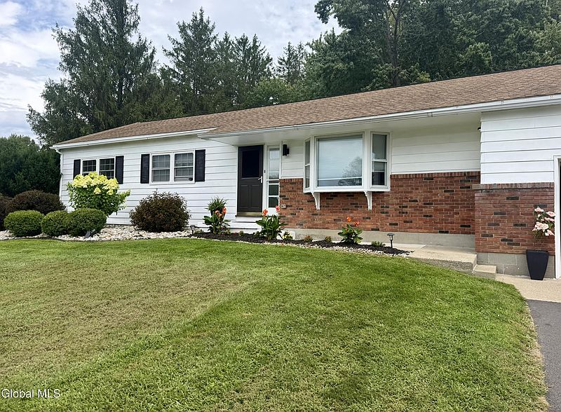 2nd image of 110 Country Ridge Court
