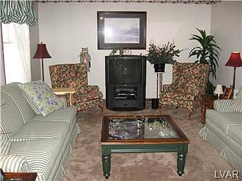5th image of 610 Buckingham Dr