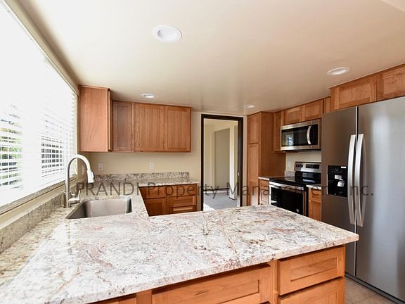 4th image of 90 Vivian Ct