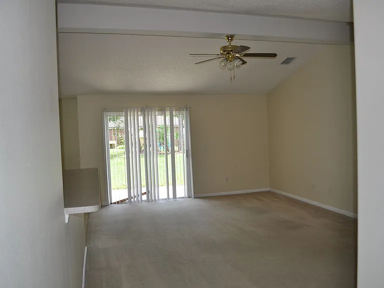 89 Berkshire Ln — Photo 11