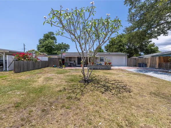 9690 Park Lake Dr N, Pinellas Park, FL 33782