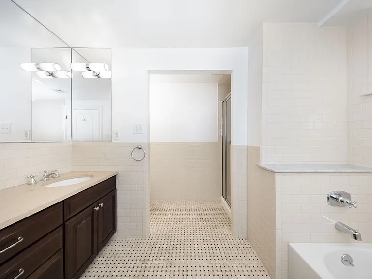 222 Rittenhouse — Photo 13