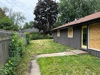 3rd image of 15122 Meadow Ln