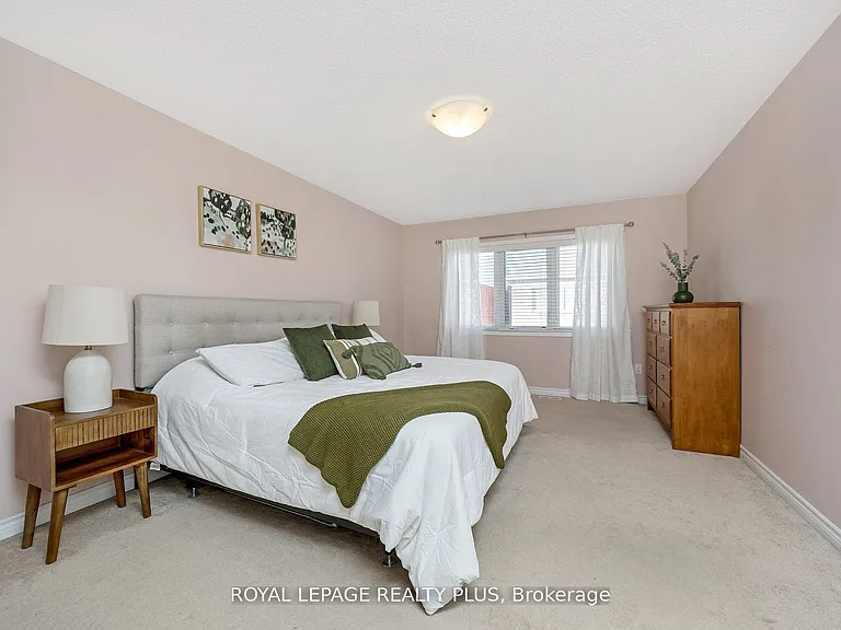 1542 Gainer Cres — Photo 19