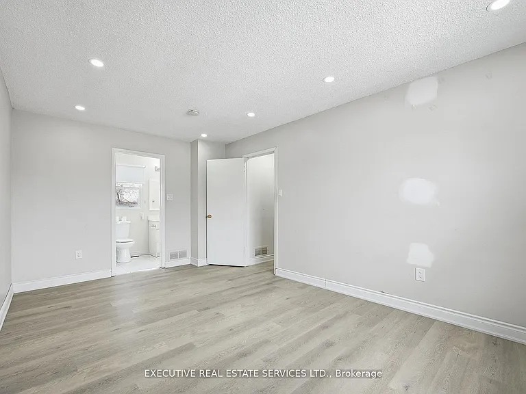 69 Lorraine Cres — Photo 26