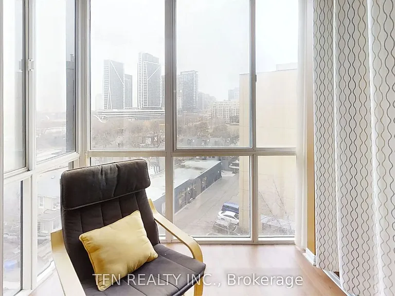 801 King St W #712 — Photo 11